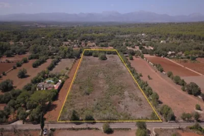 Bonito terreno con proyecto en Lloret de Vistalegre