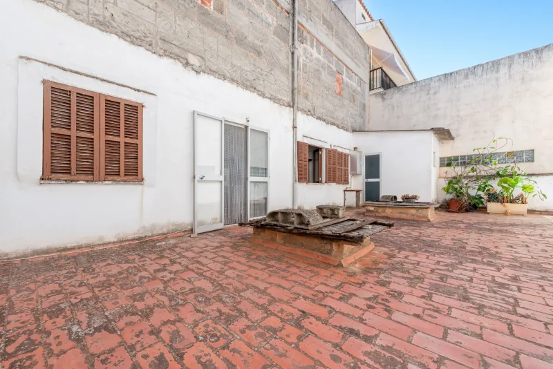 Amplio piso cochera independiente en Manacor a la venta!