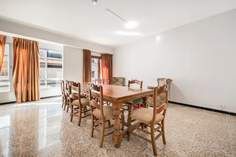 Amplio piso cochera independiente en Manacor a la venta!