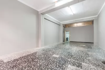 Locale al piano terra di 61m2 con cantina di 15m2 e parcheggio