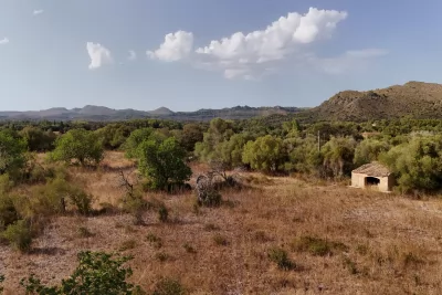 Terreny de 13924m2 a prop d'Artà amb vistes a la muntanya