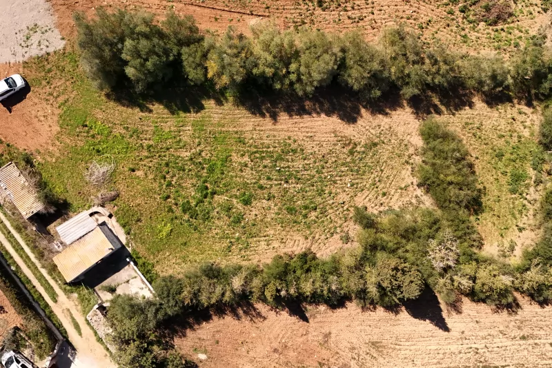 Finca rústica con proyecto de legalización de almacen agricola.