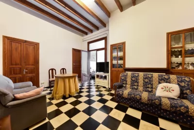 Casa de pueblo en San Lorenzo con patio y 181m2