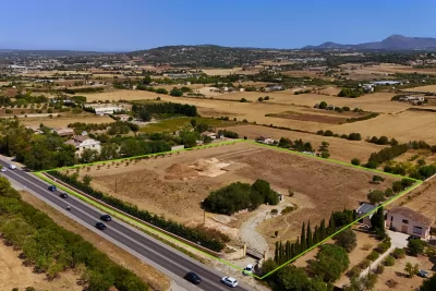 Terreno di 220m2 vicino a Manacor con piscina e luce