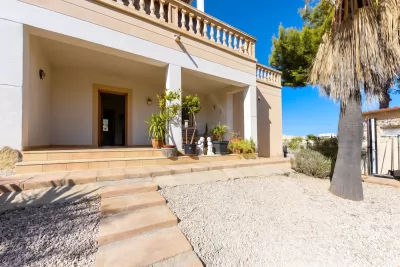 Casa en Calas de Mallorca con vista lateral al mar