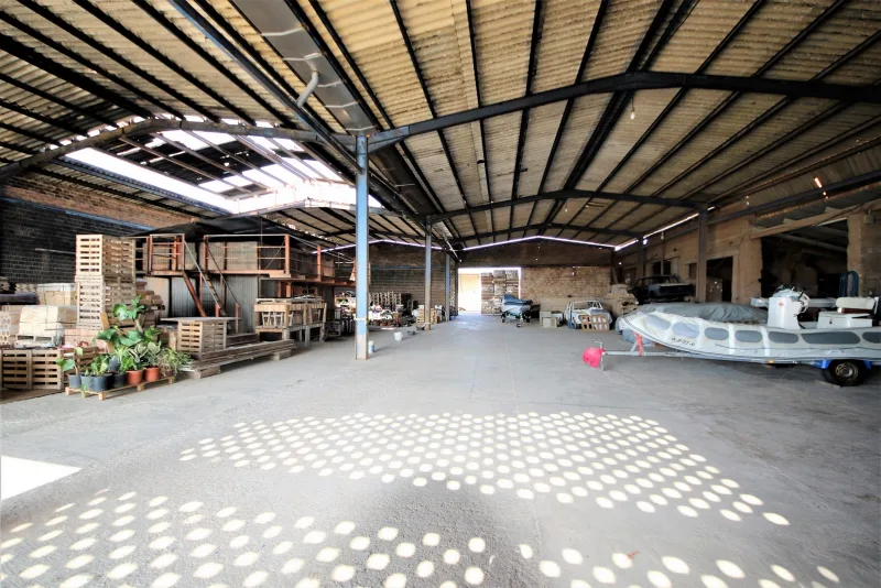Se vende nave industrial en Villafranca